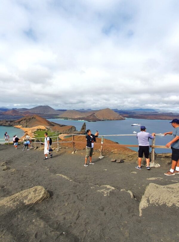 viajes-galapagos-sombrero-chino-island-turismo